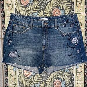 NWOT Zara Basic beaded and embroidered denim jean shorts raw him. Size 10.